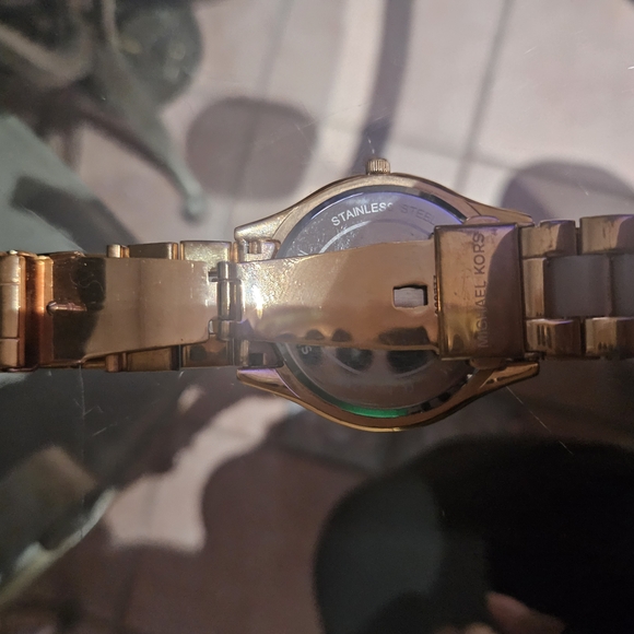 Elegant 1 Silver, 1 Rose Gold and 2 Gold Watches with Crystal Accents. - Picture 9 of 9